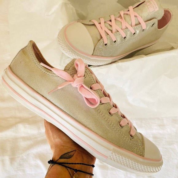 NWT converse low tops - Picture 2 of 9